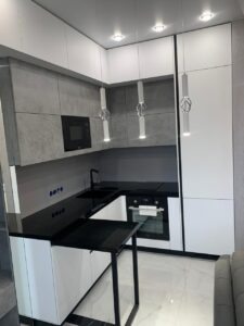 Миниатюра Кухня с бетонными фасадами и черной столешницей 3