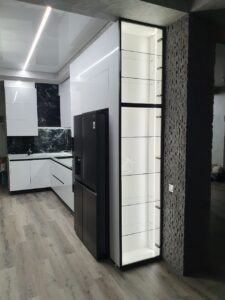 Миниатюра Кухня с черным мраморным фартуком 6