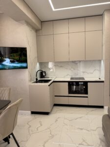 Миниатюра Кухня угловая современная с фасадами без ручек 12