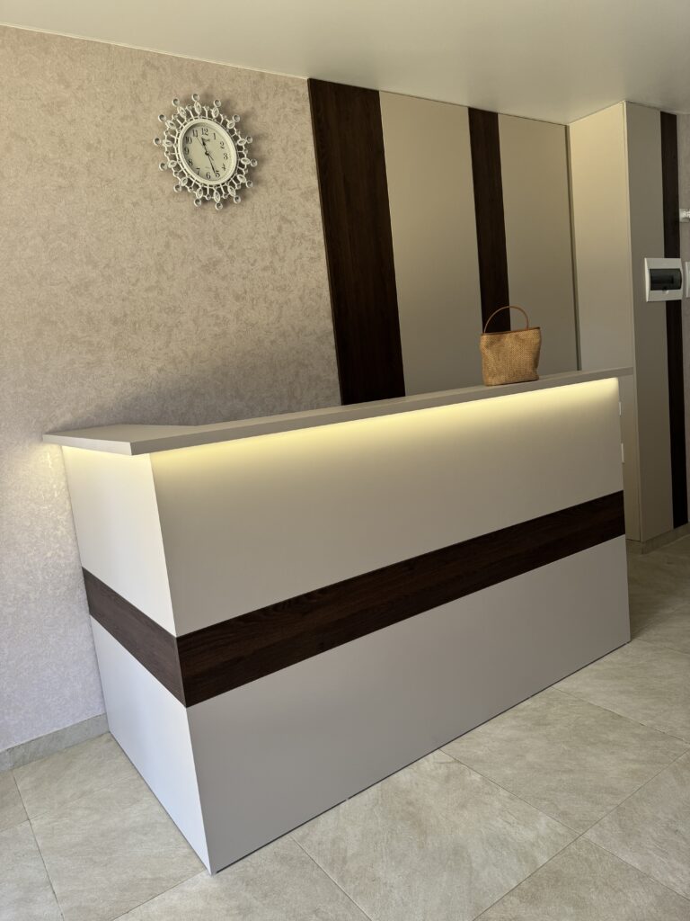 Миниатюра Стойка ресепшн 8