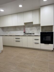 Миниатюра Кухня прямая современная светлая 7