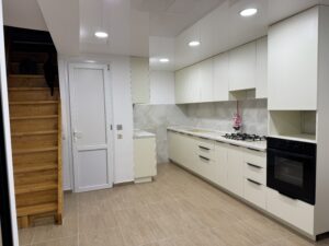 Миниатюра Кухня прямая современная светлая 12