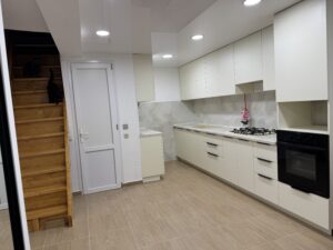 Миниатюра Кухня прямая современная светлая 14