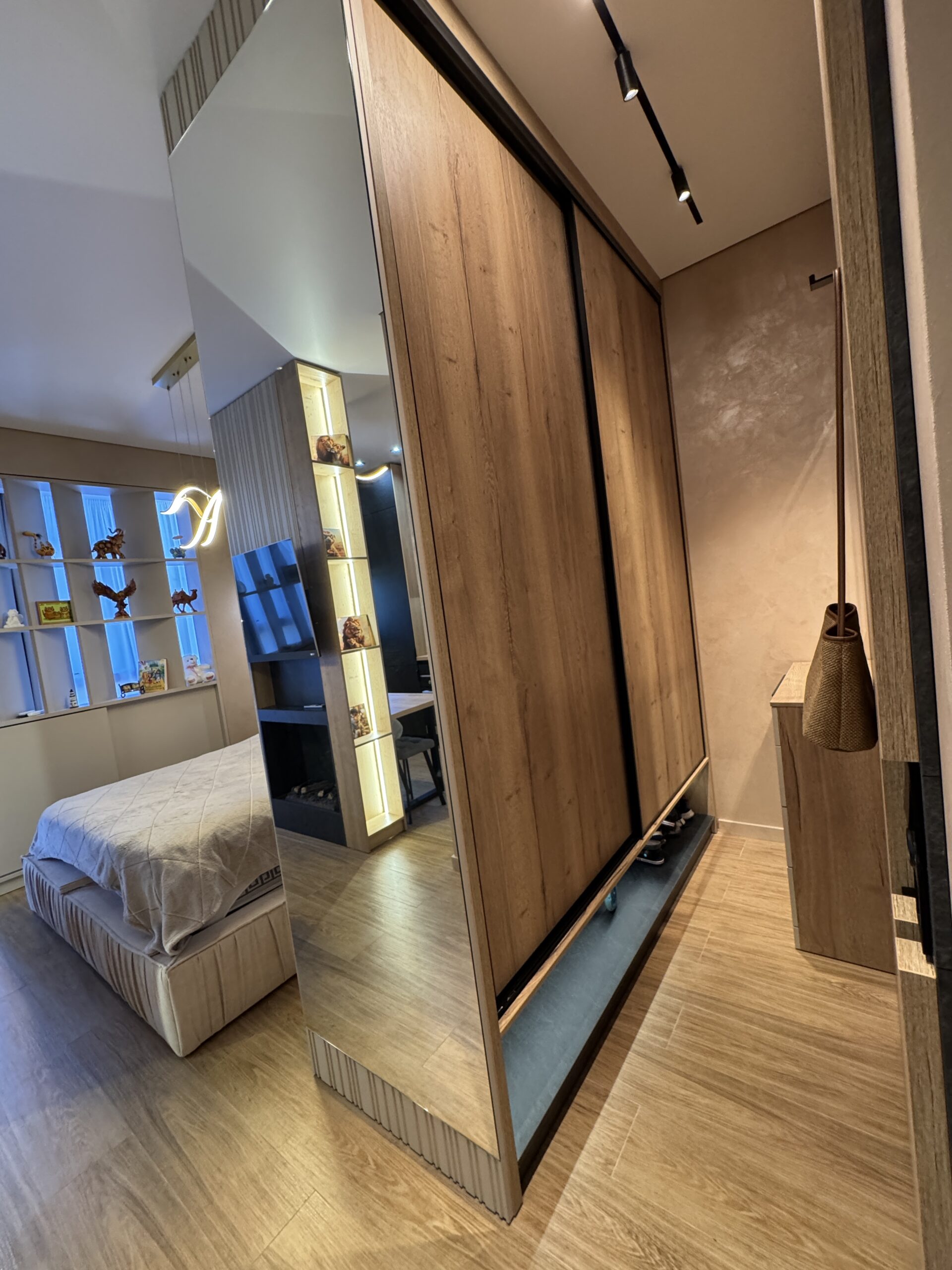 Шкаф-купе Wood Mirror Balance