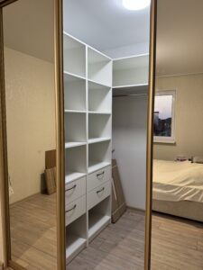 Миниатюра Гардероб Скрытый 18