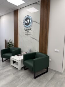 Миниатюра Стойка ресепшн с комбинированной отделкой 7
