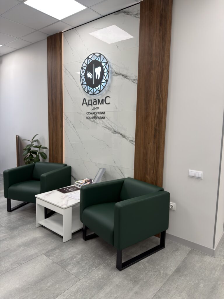 Миниатюра Стойка ресепшн с комбинированной отделкой 7