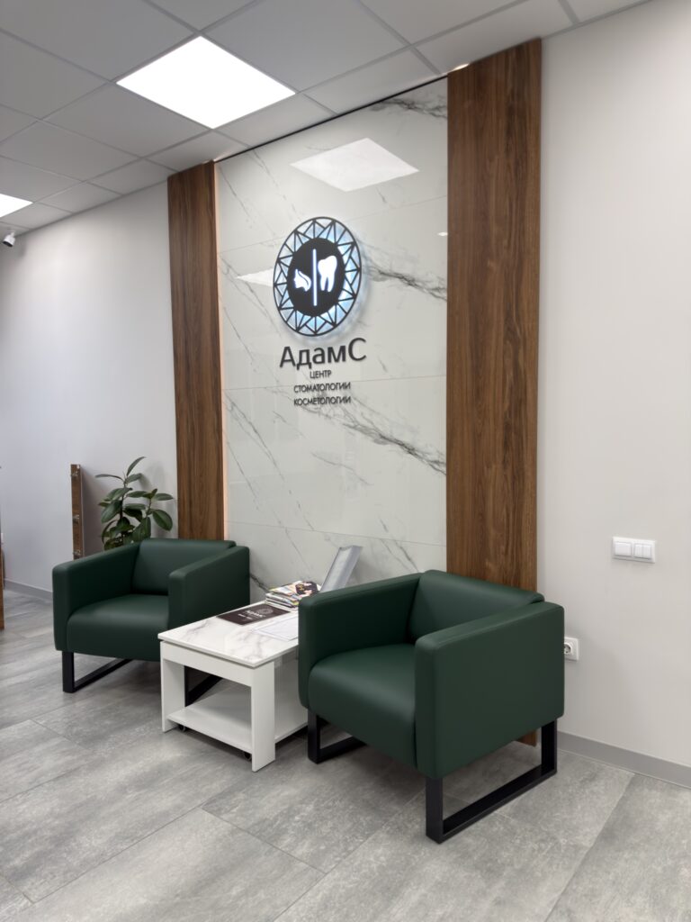 Миниатюра Стойка ресепшн с комбинированной отделкой 8
