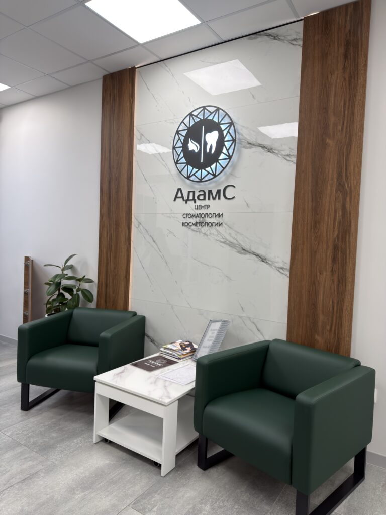 Миниатюра Стойка ресепшн с комбинированной отделкой 9