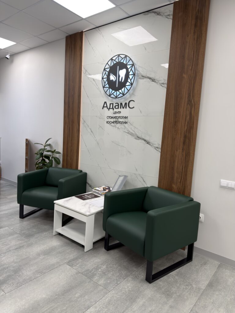 Миниатюра Стойка ресепшн с комбинированной отделкой 10