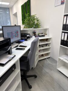 Миниатюра Стойка ресепшн с комбинированной отделкой 26