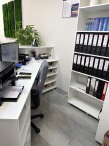 Миниатюра Стойка ресепшн с комбинированной отделкой 28