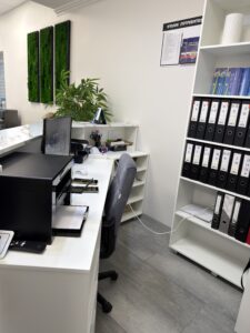 Миниатюра Стойка ресепшн с комбинированной отделкой 29