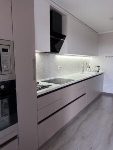 Миниатюра Кухня прямая современная с интегрированной техникой 8