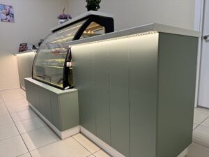 Миниатюра Стойка-витрина с холодильником 2
