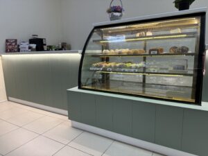 Миниатюра Стойка-витрина с холодильником 6