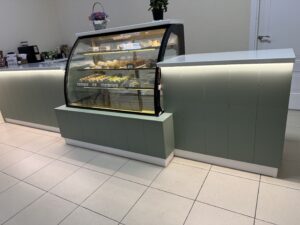 Миниатюра Стойка-витрина с холодильником 10