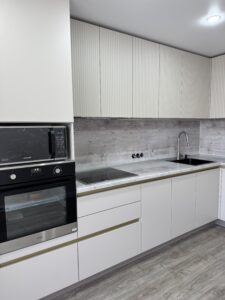 Миниатюра Кухня угловая современная с интегрированной техникой 20