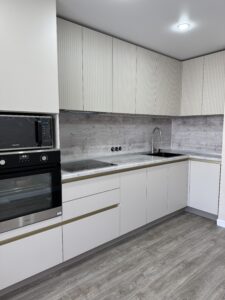 Миниатюра Кухня угловая современная с интегрированной техникой 21