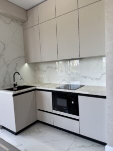 Миниатюра Кухня угловая современная с фасадами без ручек 22