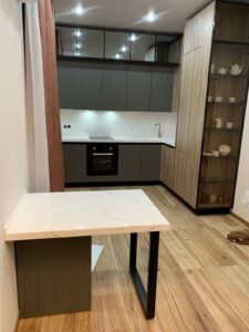 Миниатюра Кухня с зеркальными ящиками 3