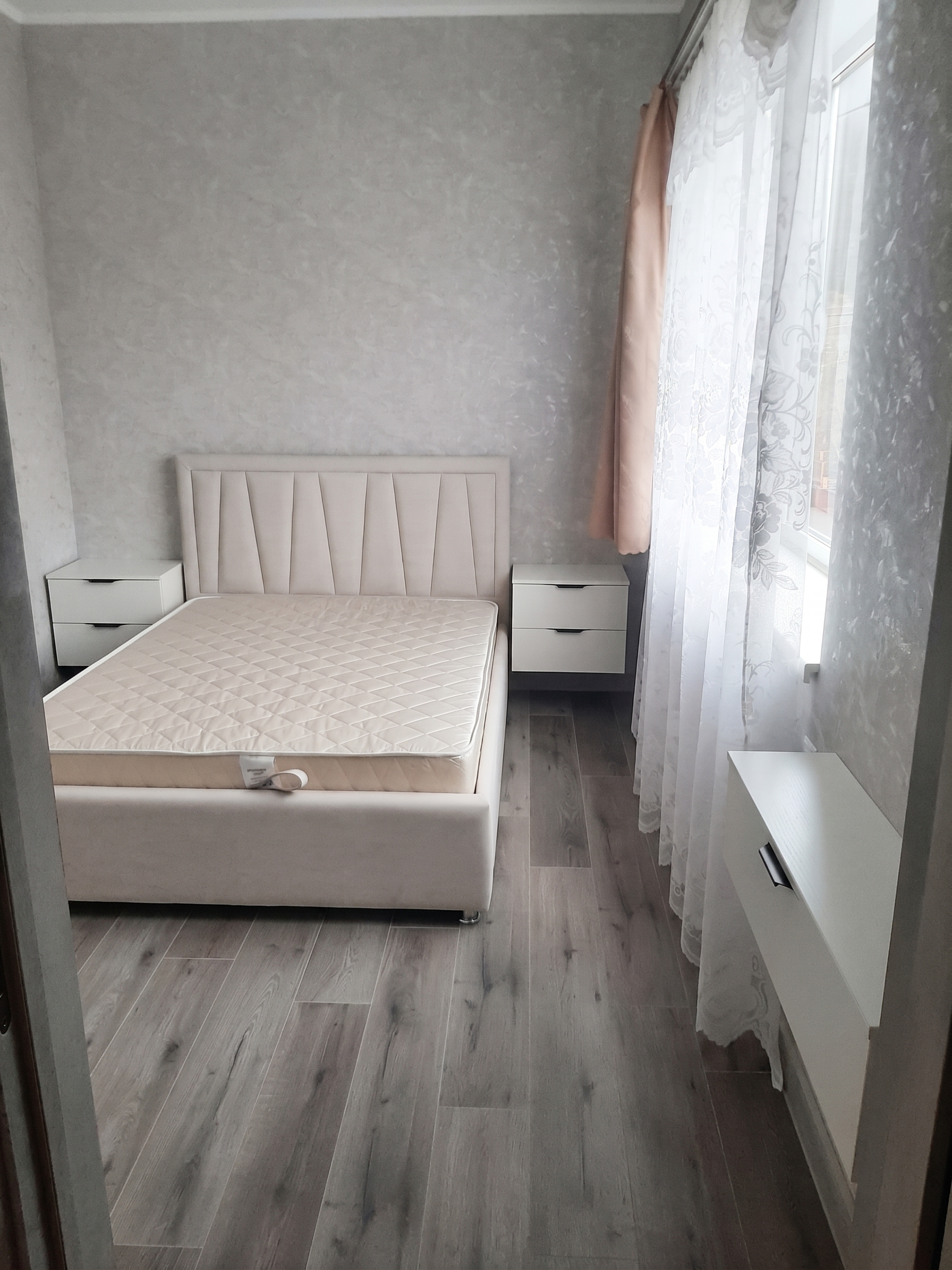 Кровать Двуспальная с мягким геометрическим изголовьем